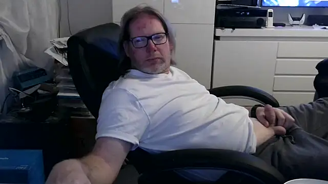 Snapshot of VSteph chatting on May 14, 2026, 11:00 pm VSteph online show from May 14, 2026, 11:00 pm