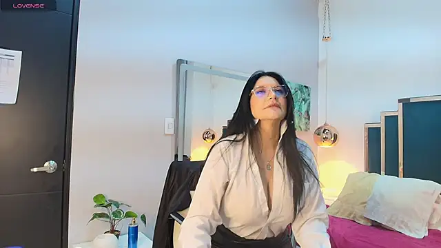Zuzana21 online show from July 27, 2026, 1:18 pm