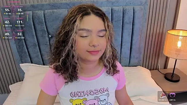 Snapshot of pretty_sunlight_ chatting on May 7, 2026, 9:42 pm pretty sunlight online show from May 7, 2026, 9:42 pm