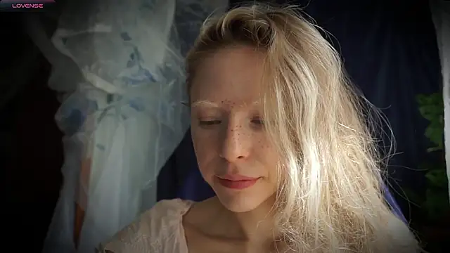 Snapshot of _Phantom_thread_ chatting on May 24, 2026, 11:59 am Phantom thread online show from May 24, 2026, 11:59 am