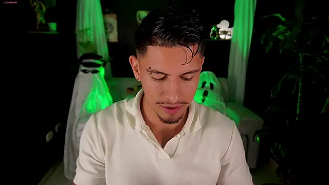 Aaronfox x online show from October 9, 2025, 2:20 am