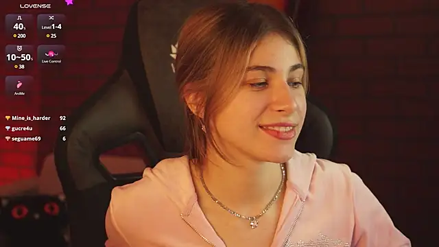 Snapshot of EllieCutes chatting on January 31, 2025, 1:02 pm EllieCutes online show from January 31, 2025, 1:02 pm