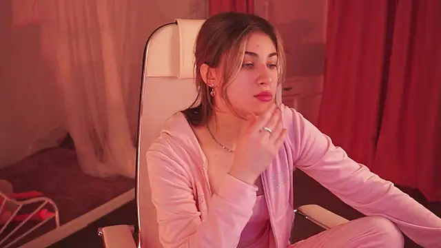 Snapshot of EllieCutes chatting on February 1, 2025, 9:00 am EllieCutes online show from February 1, 2025, 9:00 am