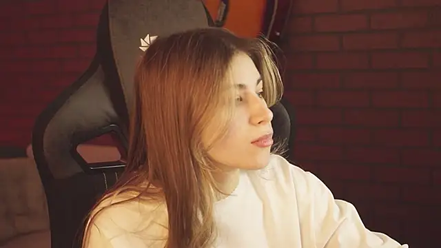 Snapshot of EllieCutes chatting on February 17, 2025, 5:36 am EllieCutes online show from February 17, 2025, 5:36 am