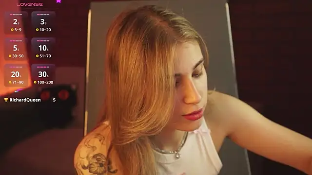 Snapshot of EllieCutes chatting on March 4, 2025, 9:40 am EllieCutes online show from March 4, 2025, 9:40 am