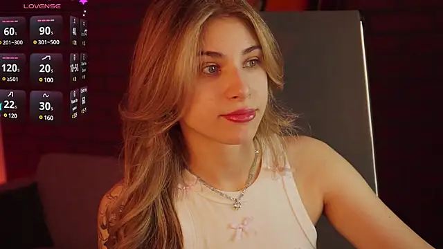 Snapshot of EllieCutes chatting on March 10, 2025, 3:23 am EllieCutes online show from March 10, 2025, 3:23 am