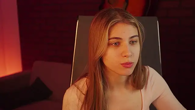 Snapshot of EllieCutes chatting on March 16, 2025, 5:25 am EllieCutes online show from March 16, 2025, 5:25 am