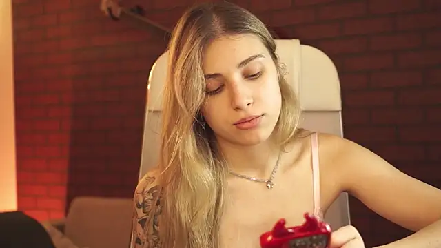 Snapshot of EllieCutes chatting on September 27, 2025, 9:14 am EllieCutes online show from September 27, 2025, 9:14 am