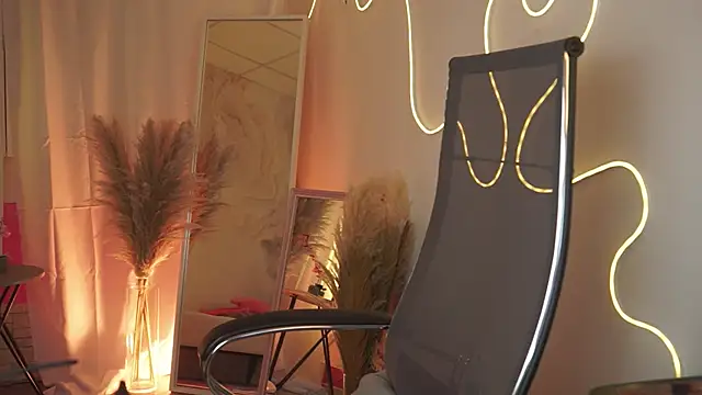 Snapshot of EllieCutes chatting on October 31, 2025, 11:55 am EllieCutes online show from October 31, 2025, 11:55 am