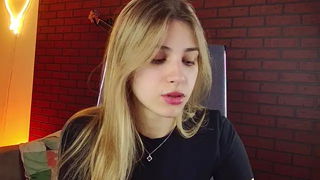 Snapshot of EllieCutes chatting on November 28, 2025, 8:39 am EllieCutes online show from November 28, 2025, 8:39 am