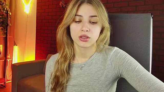 EllieCutes online show from December 2, 2025, 6:30 am