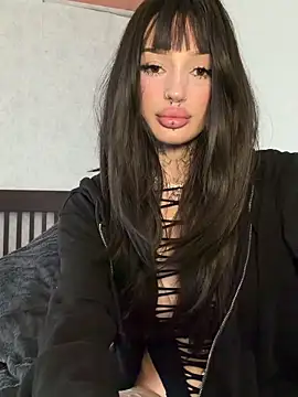 madelinexx online show from May 10, 2026, 2:00 pm