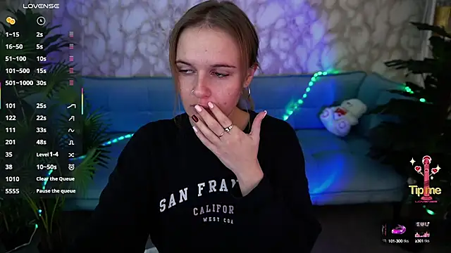 MaribelRiverr  online show from October 5, 2025, 5:50 am