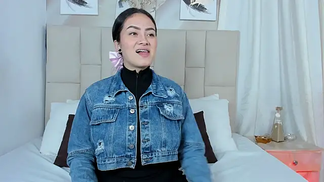 Jaslyn  Smith online show from March 4, 2025, 2:21 pm