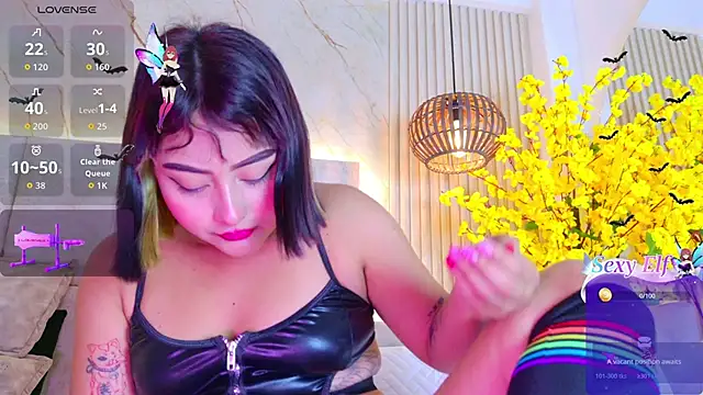 KimVelezz online show from May 21, 2026, 4:47 pm
