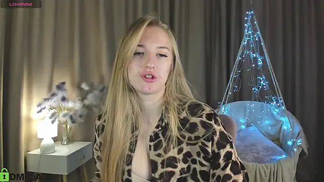 Snapshot of Stacy_River chatting on October 3, 2025, 8:44 am Stacy River online show from October 3, 2025, 8:44 am