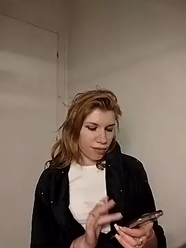 Snapshot of EvaRush chatting on December 22, 2025, 8:50 pm EvaRush online show from December 22, 2025, 8:50 pm