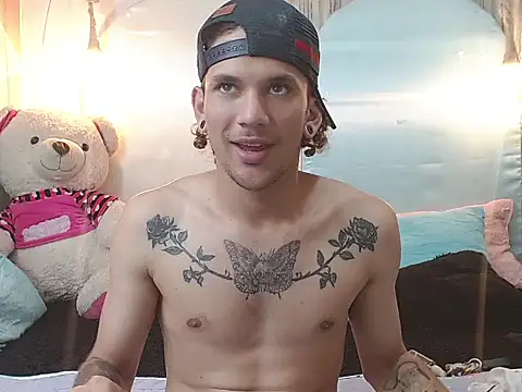 Snapshot of tylor_boy chatting on November 25, 2025, 7:47 pm tylor boy online show from November 25, 2025, 7:47 pm