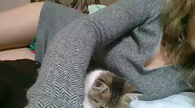 Emma 99 online show from February 1, 2025, 11:32 am