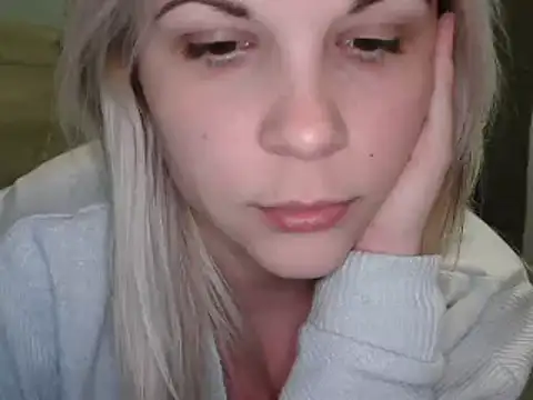 Snapshot of LaRa_forU chatting on December 19, 2024, 12:56 am LaRa forU online show from December 19, 2024, 12:56 am