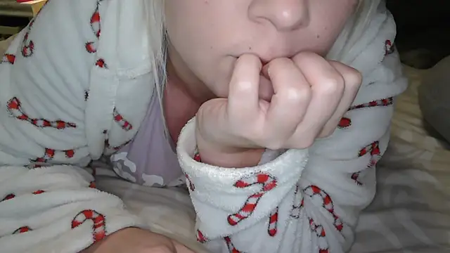 Snapshot of LaRa_forU chatting on February 21, 2025, 10:15 pm LaRa forU online show from February 21, 2025, 10:15 pm