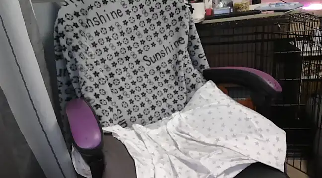 Snapshot of LaRa_forU chatting on February 26, 2025, 9:37 pm LaRa forU online show from February 26, 2025, 9:37 pm