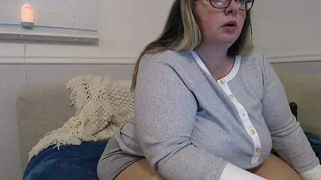 Snapshot of LauLauPAWG chatting on February 6, 2025, 12:48 pm LauLauPAWG online show from February 6, 2025, 12:48 pm