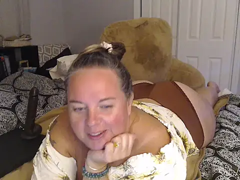 Snapshot of LauLauPAWG chatting on October 7, 2025, 12:08 am LauLauPAWG online show from October 7, 2025, 12:08 am