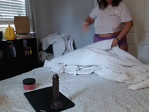 Snapshot of LauLauPAWG chatting on October 28, 2025, 4:20 pm LauLauPAWG online show from October 28, 2025, 4:20 pm