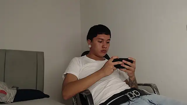 alex-lover online show from April 9, 2026, 6:19 am