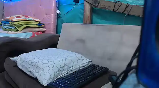 mom son dirty online show from March 13, 2025, 2:44 pm