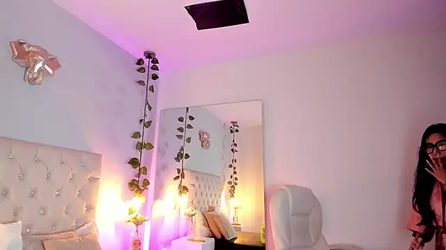 Isabella Flowers online show from January 30, 2025, 1:55 am