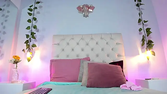 Isabella Flowers online show from January 9, 2026, 9:27 pm