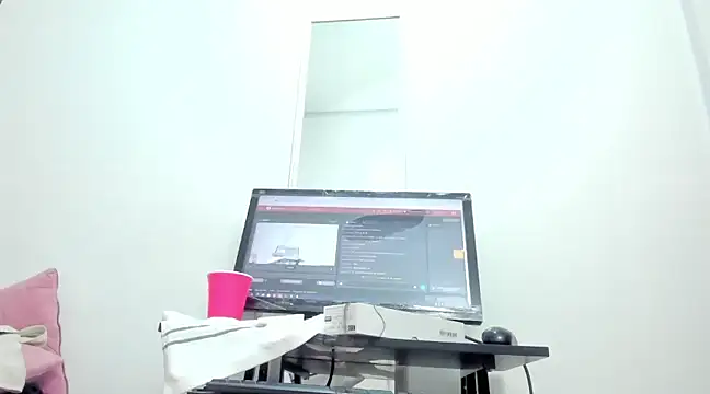 Snapshot of Dalia_20 chatting on February 9, 2025, 5:40 am Dalia 20 online show from February 9, 2025, 5:40 am