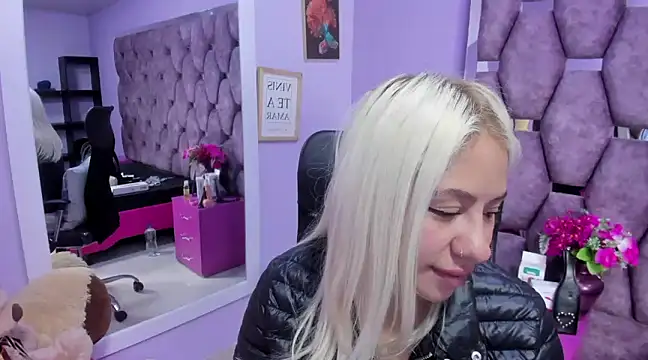 ConstansBlonde online show from December 9, 2024, 1:24 pm