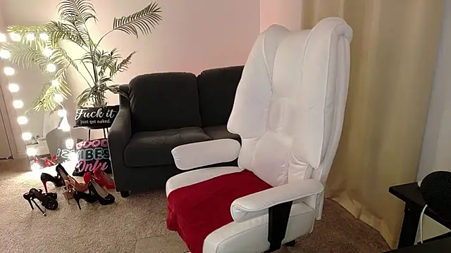 Snapshot of YourMarthaMayer chatting on March 5, 2025, 7:06 pm YourMarthaMayer online show from March 5, 2025, 7:06 pm