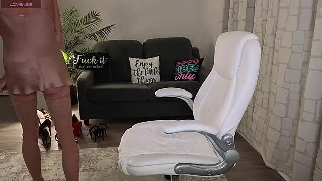 Snapshot of YourMarthaMayer chatting on September 30, 2025, 1:27 pm YourMarthaMayer online show from September 30, 2025, 1:27 pm