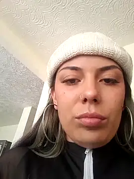 Sweel Leyva18 online show from February 28, 2025, 7:14 pm