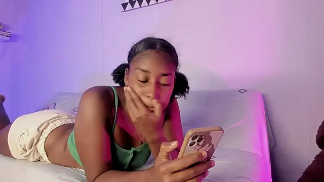 Snapshot of LoveBirds__1 chatting on August 2, 2026, 9:35 pm LoveBirds 1 online show from August 2, 2026, 9:35 pm