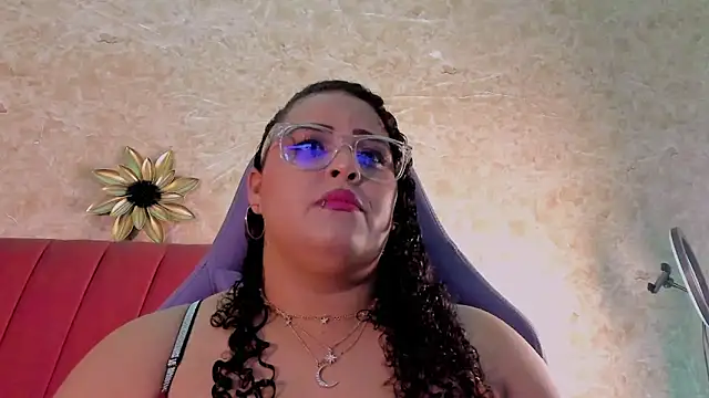 juli 2tyes online show from October 19, 2025, 4:02 am