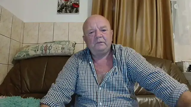 Snapshot of fullballs6 chatting on September 19, 2025, 2:13 am fullballs6 online show from September 19, 2025, 2:13 am