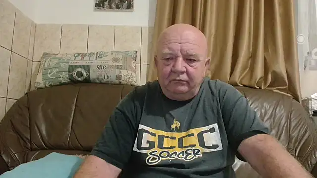 Snapshot of fullballs6 chatting on October 11, 2025, 2:55 am fullballs6 online show from October 11, 2025, 2:55 am