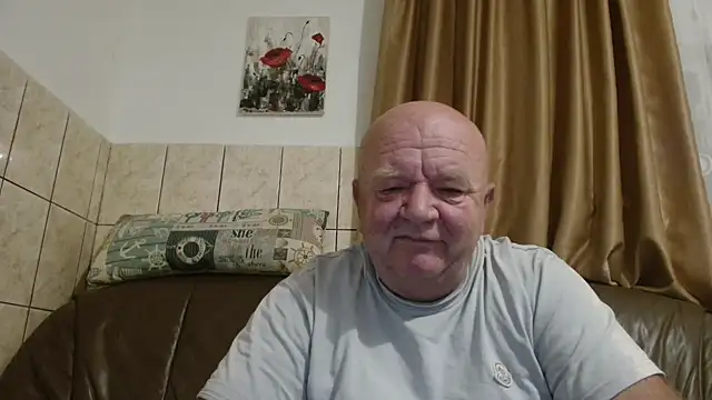 Snapshot of fullballs6 chatting on October 15, 2025, 2:44 am fullballs6 online show from October 15, 2025, 2:44 am