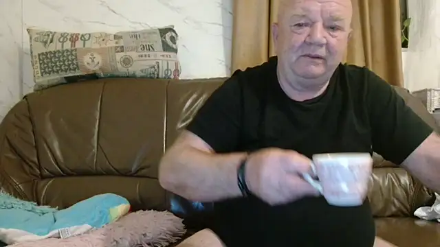 Snapshot of fullballs6 chatting on April 23, 2026, 2:02 am fullballs6 online show from April 23, 2026, 2:02 am