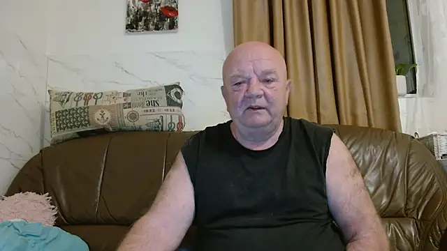 Snapshot of fullballs6 chatting on April 28, 2026, 2:10 am fullballs6 online show from April 28, 2026, 2:10 am
