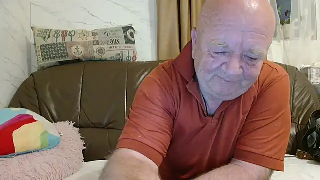 Snapshot of fullballs6 chatting on May 6, 2026, 2:08 am fullballs6 online show from May 6, 2026, 2:08 am