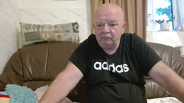 Snapshot of fullballs6 chatting on May 13, 2026, 2:31 am fullballs6 online show from May 13, 2026, 2:31 am