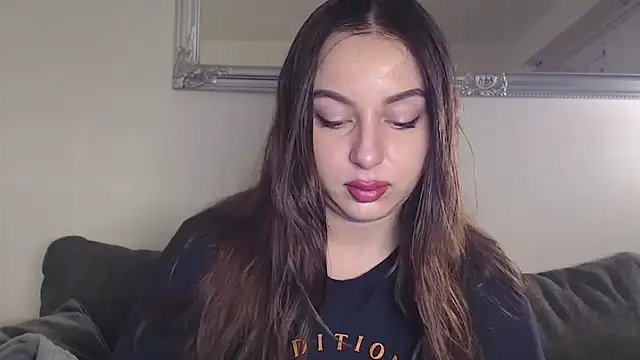 Snapshot of courtneyPerfect chatting on December 18, 2024, 7:47 am courtneyPerfect online show from December 18, 2024, 7:47 am