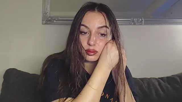 Snapshot of courtneyPerfect chatting on December 18, 2024, 10:51 am courtneyPerfect online show from December 18, 2024, 10:51 am