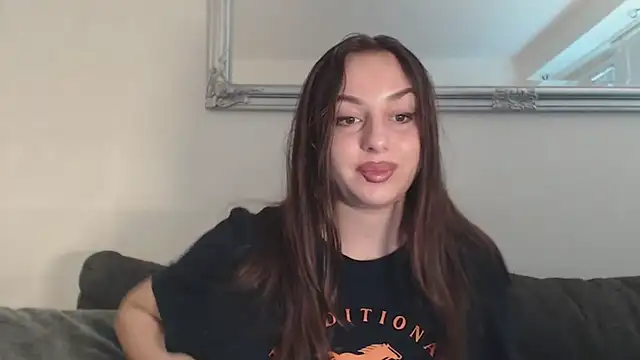 Snapshot of courtneyPerfect chatting on December 19, 2024, 11:07 am courtneyPerfect online show from December 19, 2024, 11:07 am